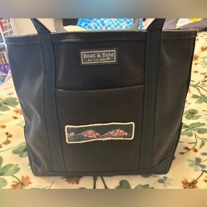 LL BEAN MEDIUM BLACK BOAT AND TOTE